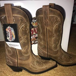NWT cowgirl boots